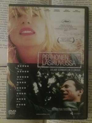 Perhonen lasikuvussa (DVD)