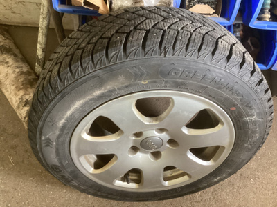 Hyvät Audi a4 2008 talvi renkaat vanteineen