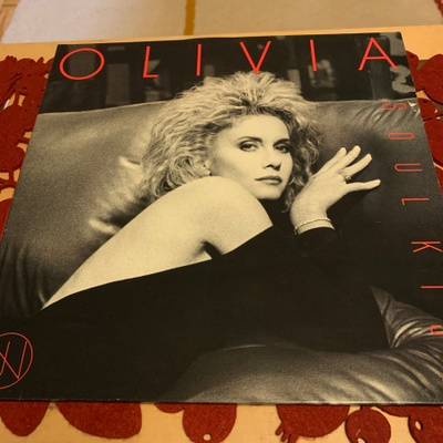 OLIVIA NEWTON-JOHN: Soul Kiss   * EUR 1985