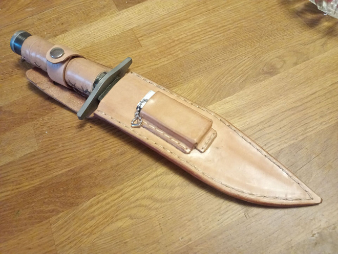 Rambon serkun puukko
