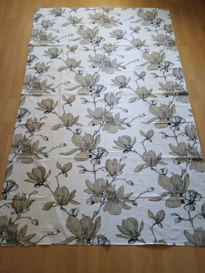 Finlayson - Pöytäliina - kukkakuvio - 145 x 230 cm