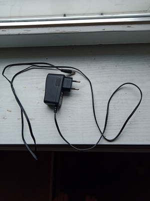Virtalähde 5V 2A = 10W 10VA, 5,5mm x 2,5mm pistoke - plug.