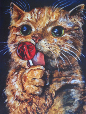 Kissa nuolee tikkaria
