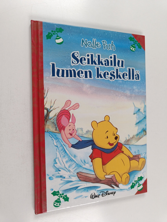 Kirsti (suom.) Toppari : Nalle Puh : seikkailu lumen kesk...