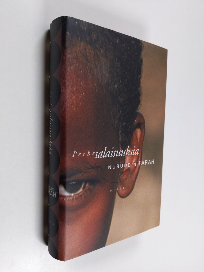 Nuruddin Farah : Perhesalaisuuksia