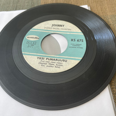 JOHNNY: Yksi punaruusu * Paras että päätöksen teet *FIN 1966