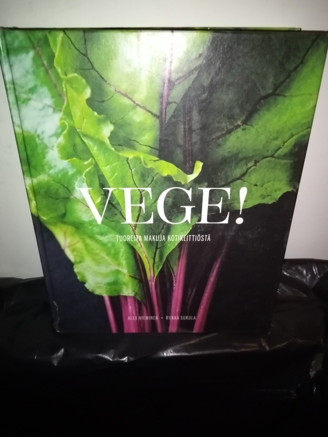 NIEMINEN -  SUKULA  :  VEGE ( SIS POSTIKULU )