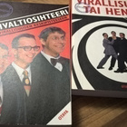 Alivaltiosihteeri: Virallisuus tai henki JA Matka virallisuu - pikkukuva 1