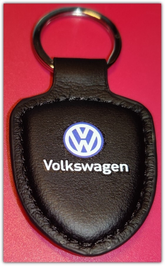Pieni nahkainen Volkswagen avaimenperä