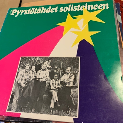 PYRSTÖTÄHDET SOLISTEINEEN: