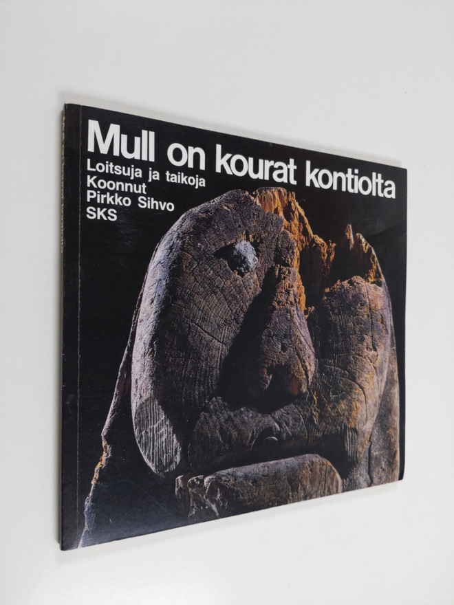 Pirkko Sihvo : Mull on kourat kontiolta : loitsuja ja tai...