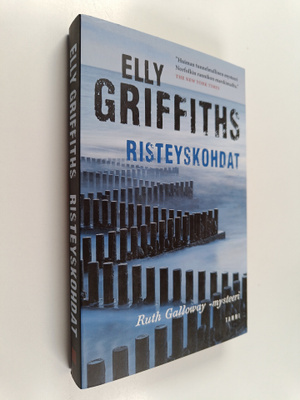 Elly Griffiths : Risteyskohdat