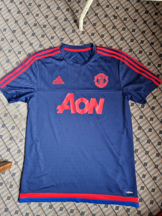 Manchester United Adidas funny paita koko L uudenveroinen