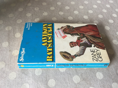 SINISET 119 AAVIKON RATSASTAJA HYVÄ