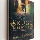 Mikkel Birkegaard : Skuggbiblioteket - pikkukuva 1