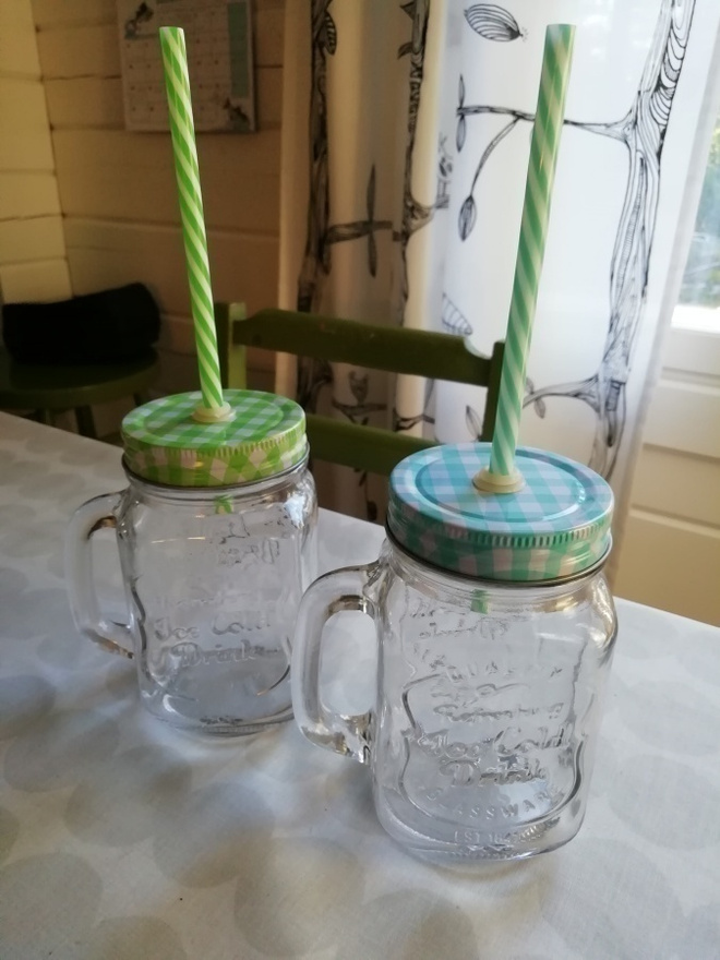 Lasinen pillimuki kannella - uusi!