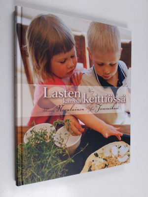 Minna Nevalainen : Lasten kanssa keittiössä