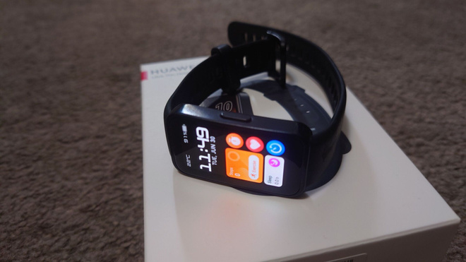 Huawei Band 8 kello / aktiivisuusranneke + lisärannekkeet
