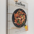 Hanna Gullichsen ym. : Safkaa : parempaa arkiruokaa (sign... - pikkukuva 1