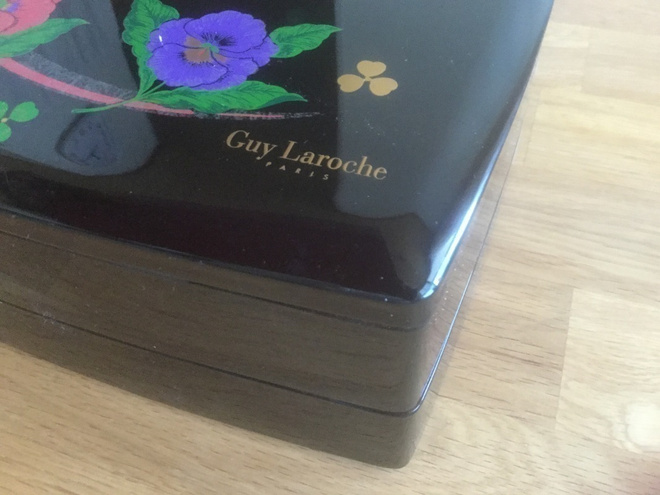 Aito Guy Laroche tarjoilurasia
