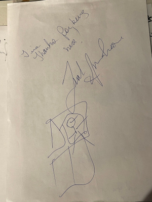 Leah Andreone nimikirjoitus ja piirustus paperilla