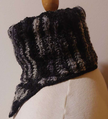 Alina´s Handmade käsityö kauluri musta harmaa