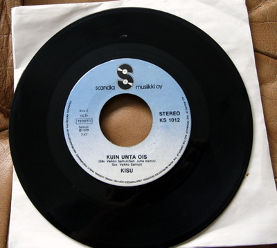 Kisu–Alla Polttavan Auringon (Rivers Of Babylon) / Kuin Unta