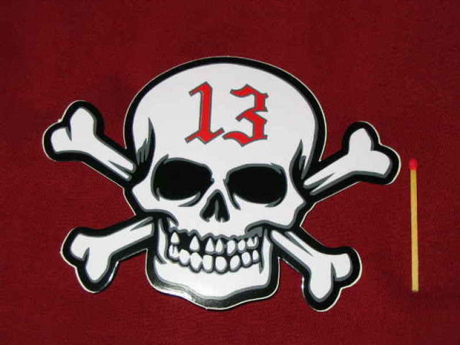 Iso Pääkallo Lucky 13 tarra #T5