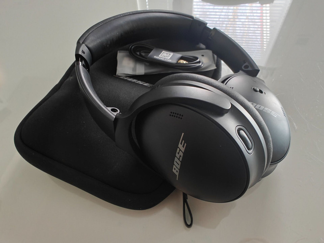 Hyväkuntoiset Bose QuietComfort SE -vastamelukuulokkeet