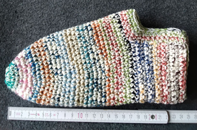 Alina´s Handmade virkatut tossut pätkävärjätty monivärinen