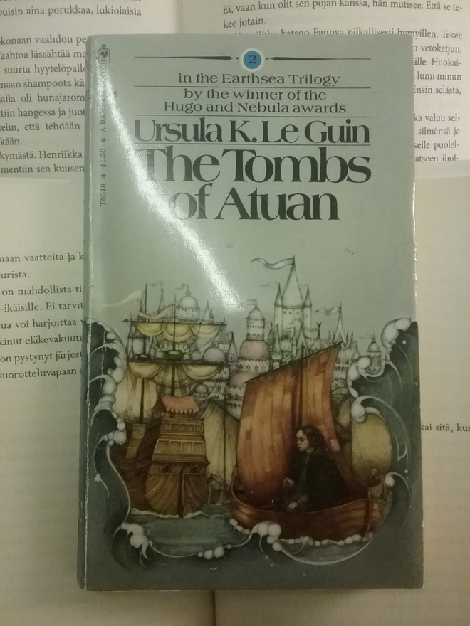 Ursula K. LeGuin - The Tombs of Atuan (paperback)
