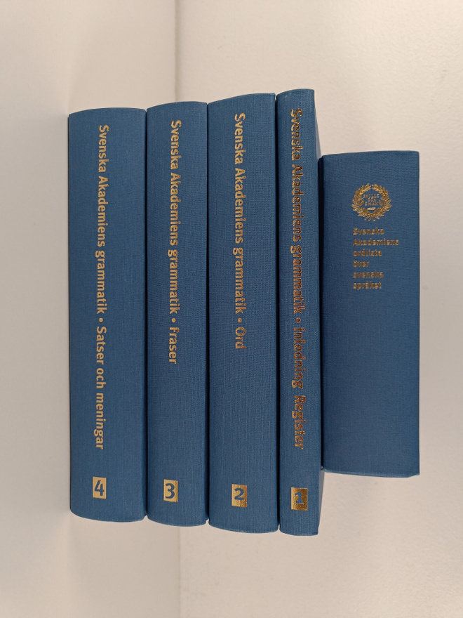 Ulf Teleman : Svenska akademiens grammatik 1-4 + Svenska ...