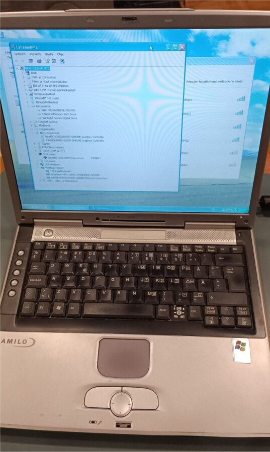 Fujitsu AMILO M 7400D kannettava tietokone