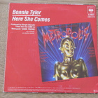 Bonnie Tyler Here she comes 7 45 hollanti 1984 Metropolis - pikkukuva 2
