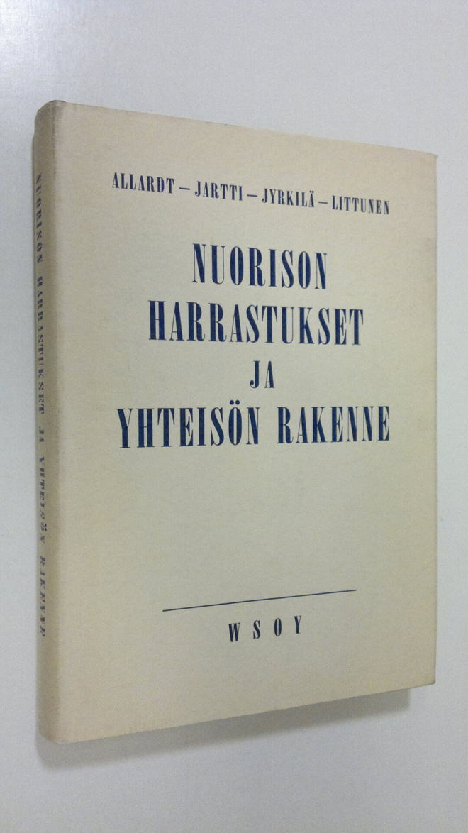 Erik ym. Allardt : Nuorison harrastukset ja yhteisön rakenne