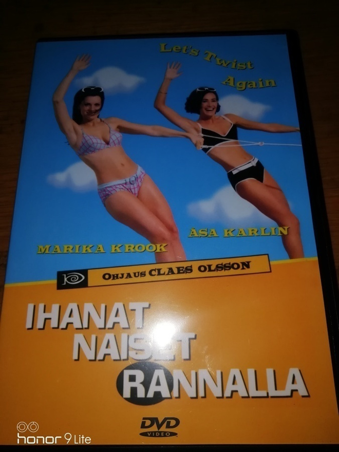 Ihanat naiset rannalla