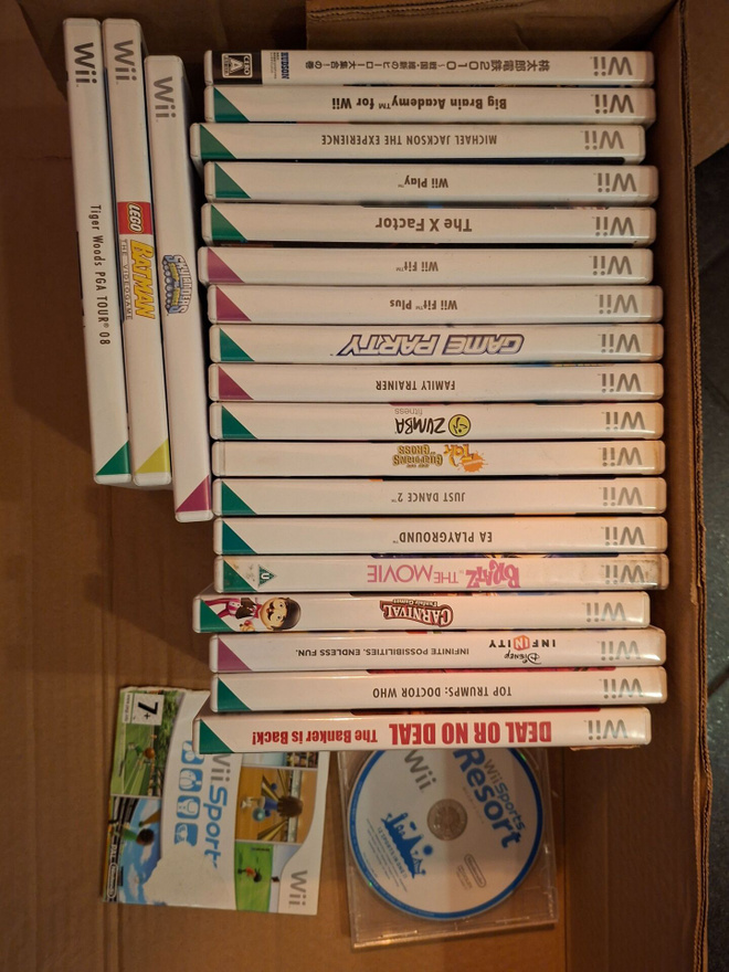 20 + 3 kpl Nintendo Wii peliä
