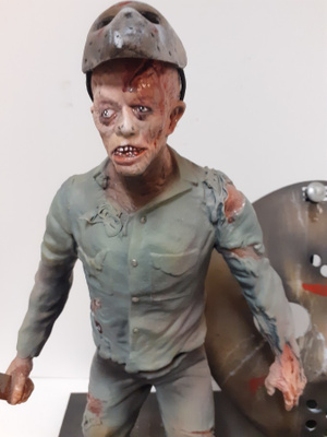 FRIDAY 13th JASOn - STATUE - HEAD HUNTER STORE.