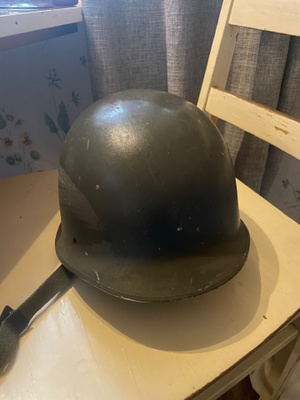 Gammal miltärhjälm