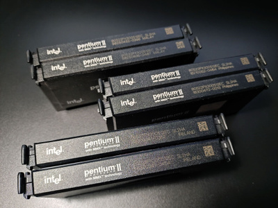 6x Pentium II prosessoria, 300 MHz