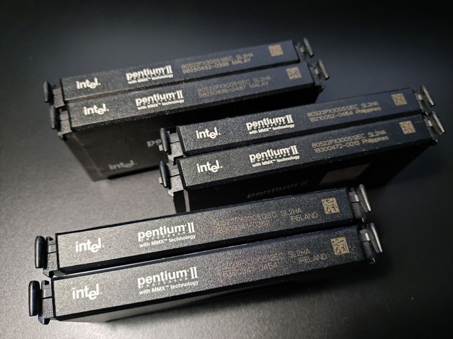 6x Pentium II prosessoria, 300 MHz