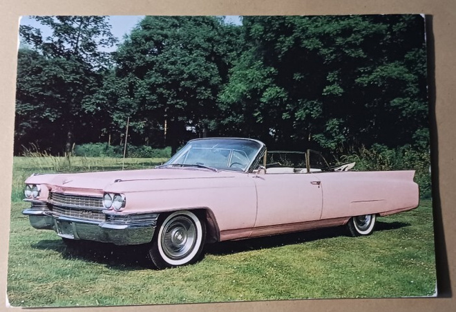 Cadillac, komean vaaleanpunaisena, ei p.