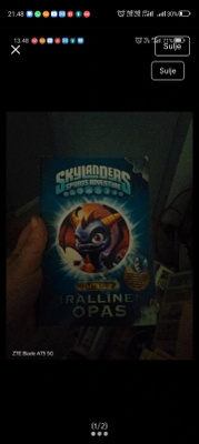 Skylanders pelin paksu peli kirja. Opas