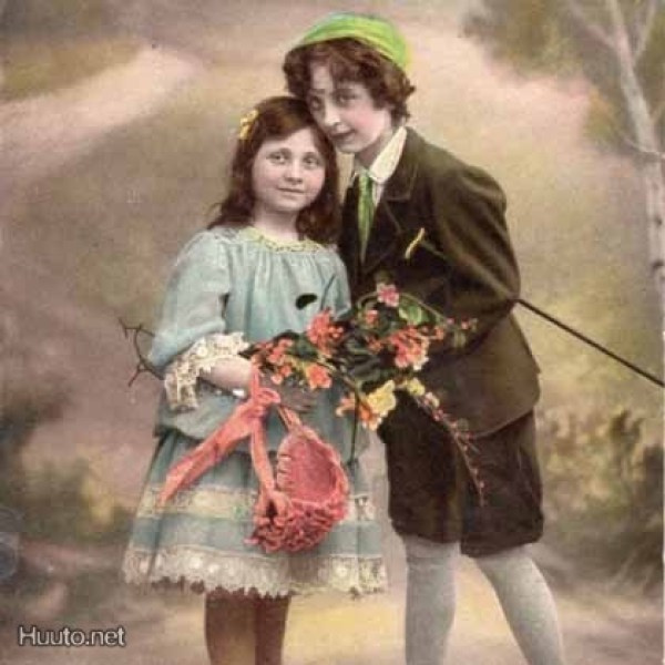 LAPSI / Runollinen poika ja pitsimekkoinen tyttö. 1900-l.