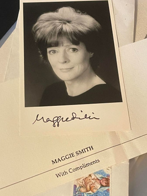 Maggie Smith kuva nimikirjoituksella