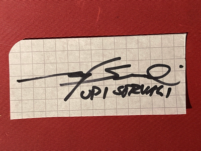 Rumpali Upi Sorvalin nimikirjoitus pienellä paperilla