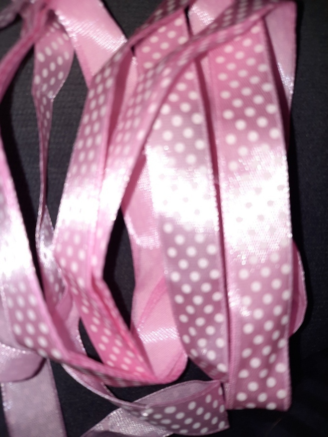 Vaaleanpunainen polka dot nauhaa 4.5-5 metriä
