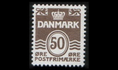 Tanska 572 ** Aaltoviiva 50 öre ruskea (1974)
