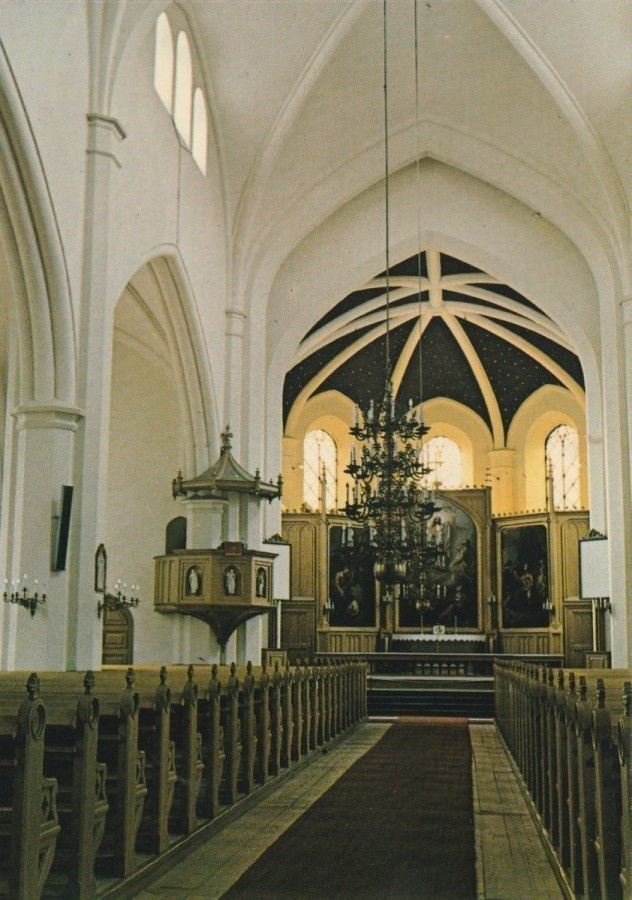 KIRKKOKORTTI - UUDENKAUPUNGIN VANHAKIRKKO - SISÄKUVA