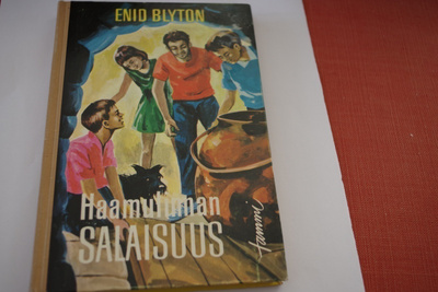 Enid Blyton: Haamulinnan salaisuus (1967) SALAISUUS-SARJAA